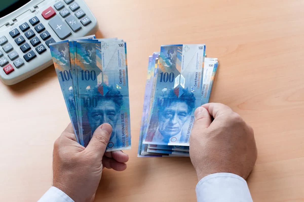 Czy warto przewalutować kredyt we frankach? Sprawdź ukryte koszty