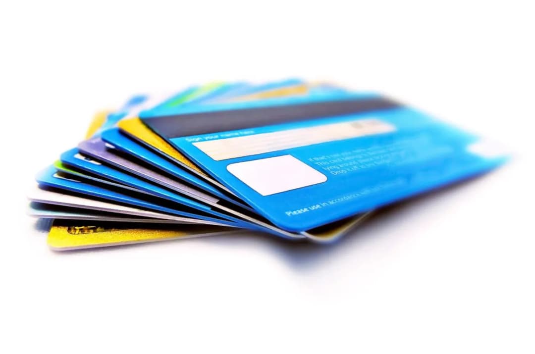 Jak bezpiecznie zrobić debet na karcie bez dodatkowych kosztów i opłat
