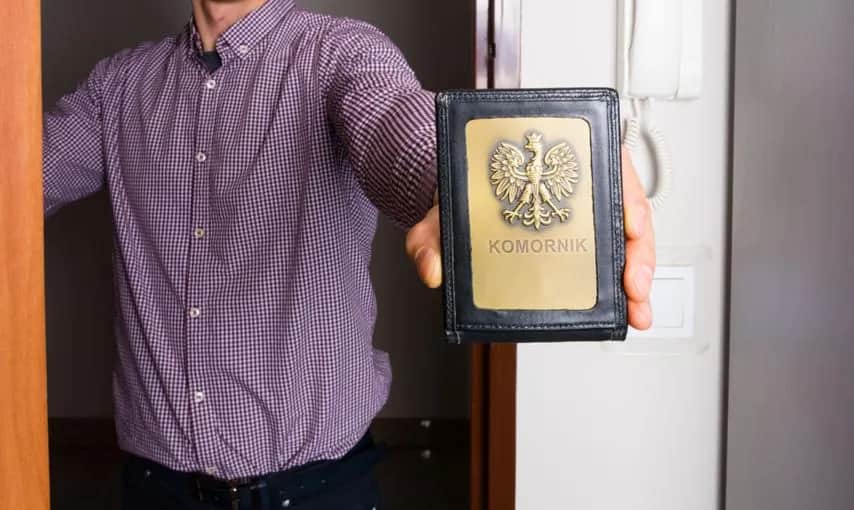 Czy komornik może zlicytować mieszkanie z hipoteką? Poznaj swoje prawa